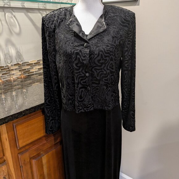 Timeless Elegance Crushed Velvet Sleeveless Slip Maxi Dress with Modesty Jacket - Picture 7 of 13